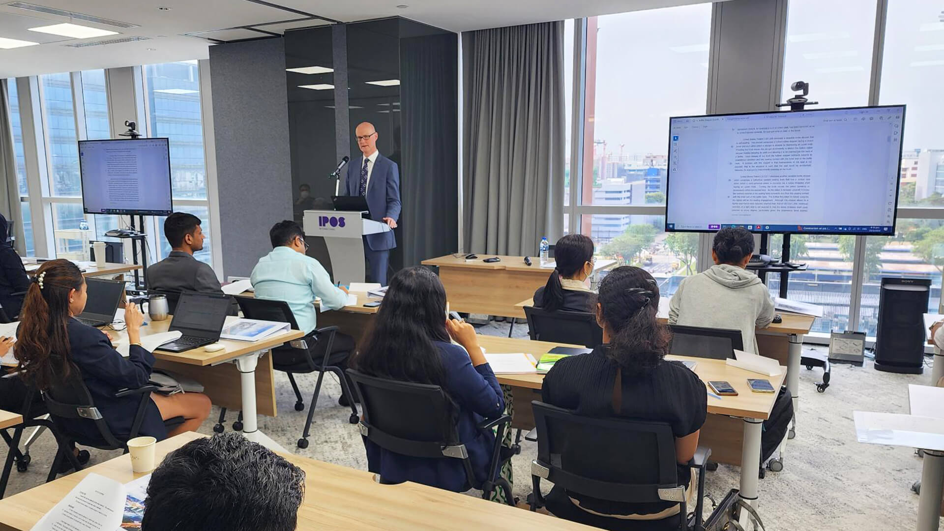 Instructors leading engaging lectures, sharing their extensive knowledge on patent law, drafting techniques and real-world experiences